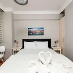 Apartment Qbra House 2br Walk To Landmarks Istanbul
